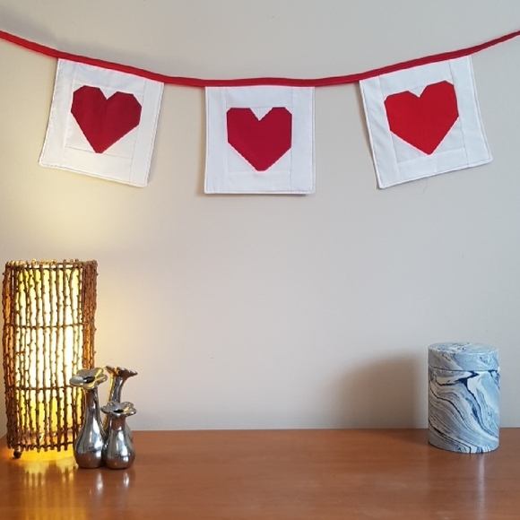 Queen Of Hearts Home Decor Banner 3 Heart Decorative Quilted Patchwork Handmade - Picture 1 of 5